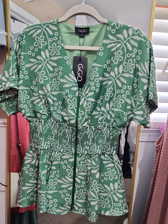 Gigio Dresses & Skirts - Green Floral Zip-Front Smocked Top